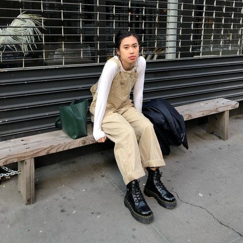 Miso Dam on Instagram: “skin tone is becoming the color of these overalls and it’s really upsetting” Mode Dope, Look Grunge, Y2k Outfits, Mode Inspo, 가을 패션, Mode Vintage, Fashion Kids, Looks Style, Mode Inspiration