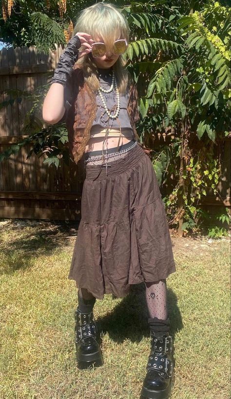 Dark Pixie Outfits, Masculine Fairy Outfits, Nature Punk Fashion, Crow Core Fashion, Fairy Punk Outfits, Nature Goth Outfit, Solar Punk Outfit, Solar Punk Aesthetic Fashion, Dark Earthy Outfits