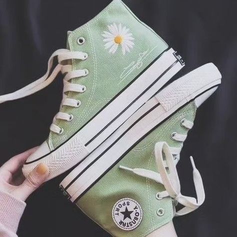 Pretty daisy shoes, These ones I had custom made #🦝🧃 Green Embroidered Converse, Daisy Shoes, Mode Indie, Cute Converse Shoes, Embroidered Converse, Cute Converse, Trendy Shoes Sneakers, Dr Shoes, Preppy Shoes