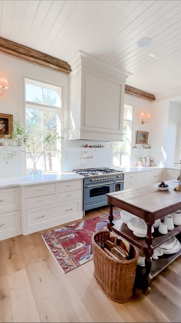 Heirloom Kitchen, Low Country Kitchen, Grand Melinnial Kitchen, Colonial House Kitchen Layout, Kitchen Historic Home, Cottage Kitchen Big Windows, Grandmillenial Kitchen, Farm Galley Kitchen, Cow House