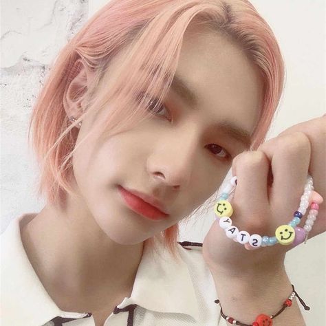 Hyunjin Stray Kids, Hwang Hyunjin, Bang Chan, Pink Hair, Lee Know, Beaded Bracelet, Stray Kids, Prince, K Pop