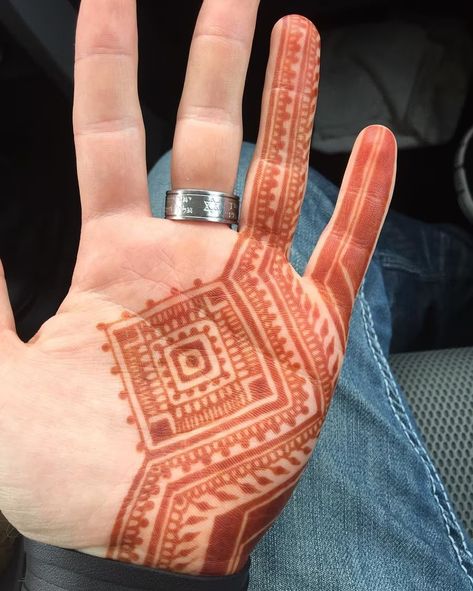 Easy Mehndi For Groom For First Karva Chauth - ShaadiWish Men’s Mehendi, Mens Henna Designs, Mens Mehendi Design, Mehendi For Men, Mehendi Designs For Men, Mehndi For Groom, Henna For Guys, Men’s Henna, Masculine Henna