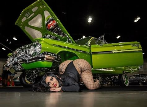 Lowrider Show, Black Hair Protective Styles, Christmas Loungewear, Woman In Car, Chola Girl, Chicana Style, Biker Love, Pretty Brunette, Lowrider Cars