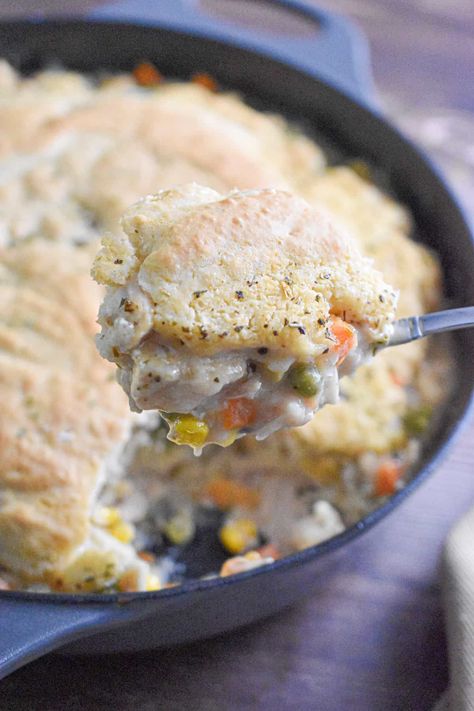 This savory Turkey Pot Pie with Bisquick is made effortlessly delicious with tender turkey, colorful veggies, and a golden Bisquick crust. Turkey Pot Pie With Bisquick, Bisquick Turkey Pot Pie, Turkey Pot Pie With Biscuit Topping, Turkey Pot Pie Recipe Easy Bisquick, Turkey Pot Pie Recipe Easy With Biscuits, Turkey Pot Pie Recipe With Biscuits, Bisquick Pot Pie Recipe, Pot Pie With Bisquick, Cracker Barrel Chicken And Dumplings Recipe