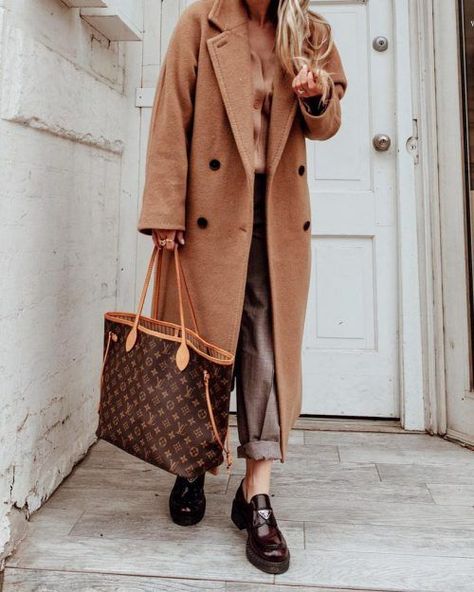 Lv Neverfull Mm Outfit, Lv Neverfull Outfit, Neverfull Mm Outfit, Louis Vuitton Neverfull Sizes, Lv Neverfull Pm, Lv Outfit, Neverfull Outfit, Neverfull Louis Vuitton, Louis Vuitton Bag Outfit