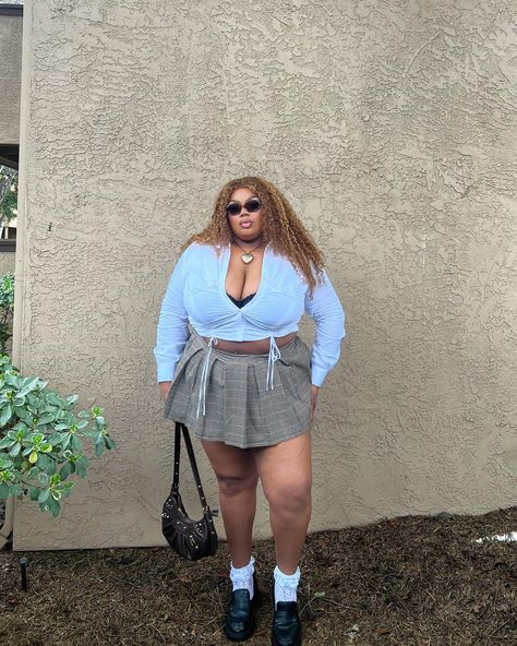 Me 🤝🏽 mini skirts | @FashionNovaCurve •”Thinking of You Poplin Top” •”Schools Out Pleated Micro Mini Skort” •”Icon Living Handbag” • • • • • • • • • • #plussizefashion #plussizestyle #plussizeoutfits #fashioninspo #styleinspo #miniskirt #fashionnovacurve #explorepage #lightacademiaaesthetic #academia Pleated Mini Skirt Outfit Plus Size, Skirt Outfit Plus Size, Pleated Mini Skirt Outfit, Mini Skirt Outfit, Light Academia Aesthetic, Fashion Nova Curve, Walmart Fashion, School Tops, Poplin Top