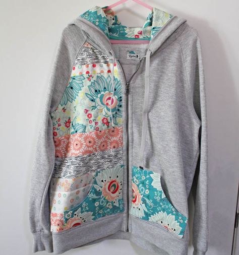 Hoodie Upcycle Diy Sweatshirt Refashion, Diy Sweatshirt Refashion, Upcycled Wardrobe, Rework Clothes, Diy Hoodie, Hoodie Upcycle, Embellished Hoodie, Sweatshirt Makeover, Quilted Sweater