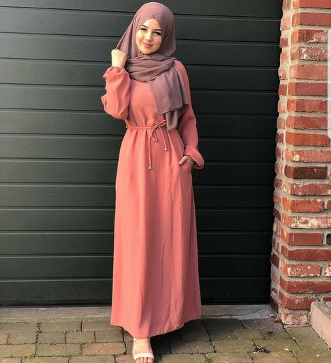 Dress Hijab Simple, Hijab Simple, Hijabista Fashion, Hijab Look, Muslimah Dress, Muslim Women Fashion, Mode Abaya, Muslim Fashion Hijab, Peach Dress