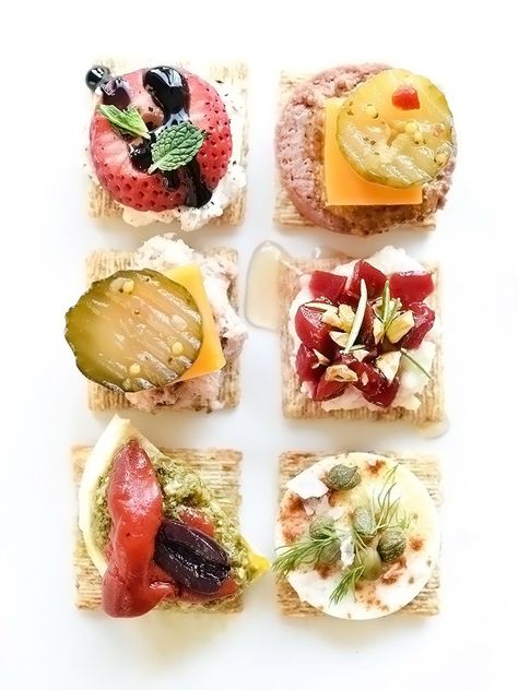 12 Cracker Topping Ideas That Will Make You Feel Extra Fancy Triscuit Appetizers, Triscuit Recipes, 5 Ingredients Or Less, Cracker Toppings, Awesome Appetizers, Bite Size Snacks, Foodie Crush, Cooking Recipes Healthy, Cheese Platter