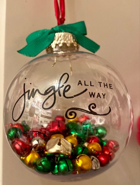 Christmas Crafts With Clear Ornament Balls, Christmas Ornament Crafts Cricut, Homemade Christmas Ornaments Cricut, Plastic Globe Ornament Ideas, Nome Ornaments Diy, Diy Vinyl Ornaments, Diy Vinyl Christmas Ornaments, Clear Round Ornaments Diy, Cricut Glitter Ornaments