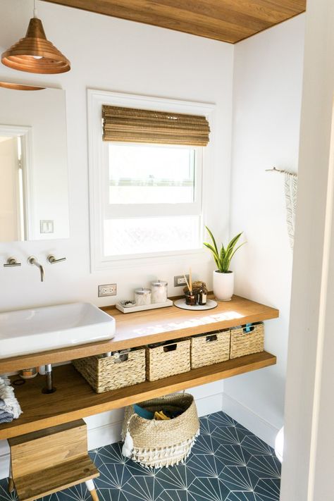 Surf House Bathroom, Surfer Bungalow, Surf Shack Bathroom, Beach Shack Bathroom, Surf Shack Kitchen, Venice Bungalow, Surf Bathroom, Surf Bungalow, Lake House Bathrooms