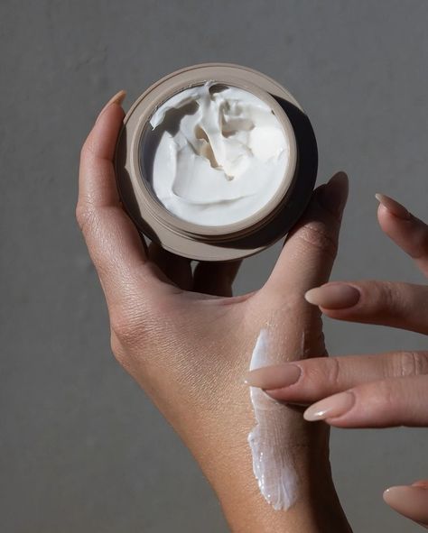 Face Cream Aesthetic, Face Cream Photography, Anti Aging Hand Cream, Stretch Mark Cream, Kkw Beauty, Cream Aesthetic, Smooth Face, Cosmetics Photography, Premium Skincare