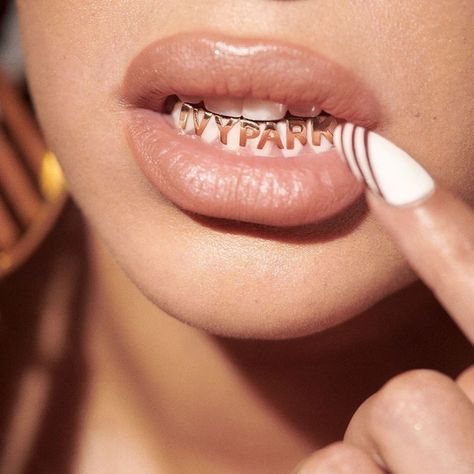 Beyonce Grill, Beyonce Nails, Mouth Grills, Ivy Park Beyonce, Grill Logo, Grillz Teeth, Custom Grillz, Grills Teeth, Tooth Gem