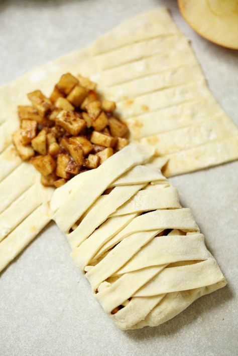 Apple Cinnamon Braid Apple Danish Braid, Cinnamon Danish Recipe, Cinnamon Butter Braid Recipe, Crescent Dough Sheet Recipes, Cinnamon Dessert Recipes, Apple Twist, Butter Braids, Philo Dough, Puff Pastry Twists