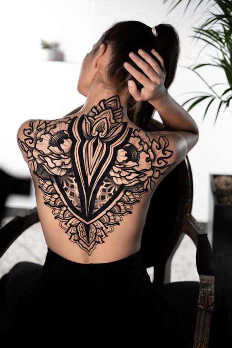 #ornaments #tattoo #tattooideas #tattoosforwomen #tattoodesign #aesthetic Ornamental Back Tattoo Women, Ornamental Back Tattoo, Tattoo Espalda Mujer, Mandala Back Tattoo, Tattoo Ideas Inspiration, Backpiece Tattoo, Spine Tattoo Ideas, Tato Minimal, Tattoos Infinity