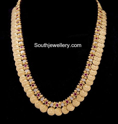 Simple Lakshmi Kasu Haram Kasu Haram, Latest Indian Jewellery, Simple Bridal Jewelry, 22 Carat Gold Jewellery, Fancy Jewelry Necklace, Pearl Necklace Designs, Gold Necklace Indian Bridal Jewelry, Beaded Necklace Designs, Bridal Jewelry Collection