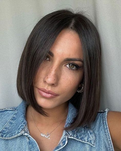 Bob Haircuts For Oval Face, Brunette Bob Haircut, Brown Bob Haircut, Brown Bob Hair, A Bob Haircut, Haircuts For Women 2023, Line Bob Haircut, Bob Hair Color, Medium Bob Haircut