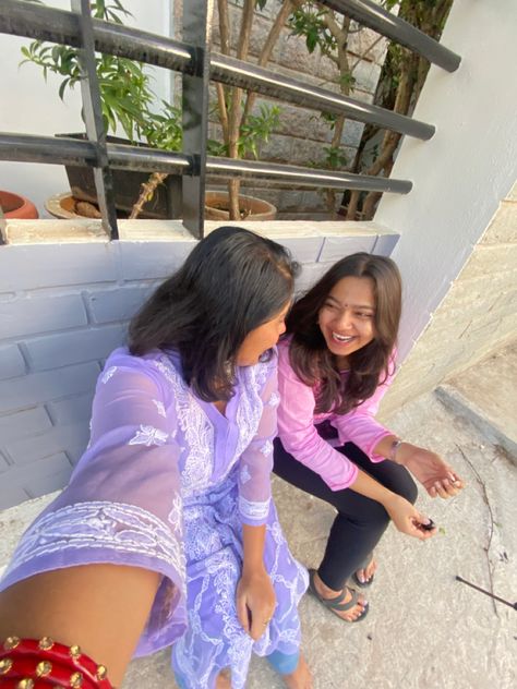 Kurti Poses With Friends, Eid Poses, Transparent Embroidery, Kurti With Jeans, Embroidery Kurta, Sister Poses, Short Kurti, We Are Best Friends, Bff Photoshoot Poses