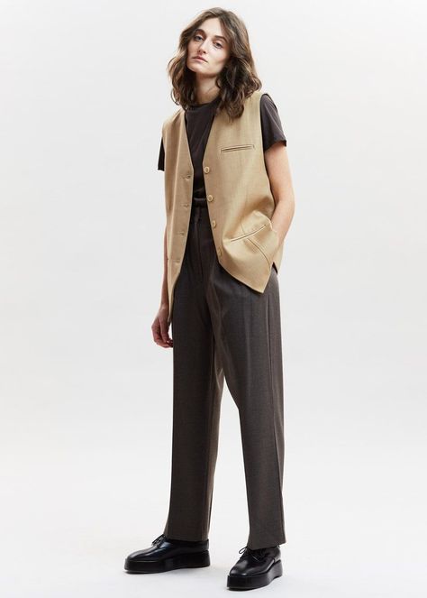 Oversized Vest Outfit, Suit Vest Outfits For Women, Suit Vest Outfits, Vest Outfits Aesthetic, Non Binary Outfits, Suit Vest Women, Oversized Suit, Waistcoat Outfit, Vest Outfits For Women