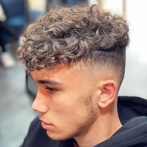 Stylish Mens Haircuts, Barber Lifestyle, Haircuts Curly, Undercut Fade, Disconnected Undercut, Mens Haircuts, Men's Haircuts, Bald Fade, Fade Haircuts