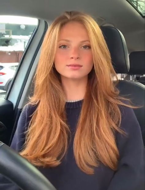 Red Head With Layers, Long Layers Haircut Red Hair, Widow’s Peak Haircut Women, Long Haircut Red Hair, Red Head Long Layers, Long Layered Red Hair Styles, Long Haircuts No Styling, Curtain Bangs Long Hair Ginger, Redhead Layered Hair