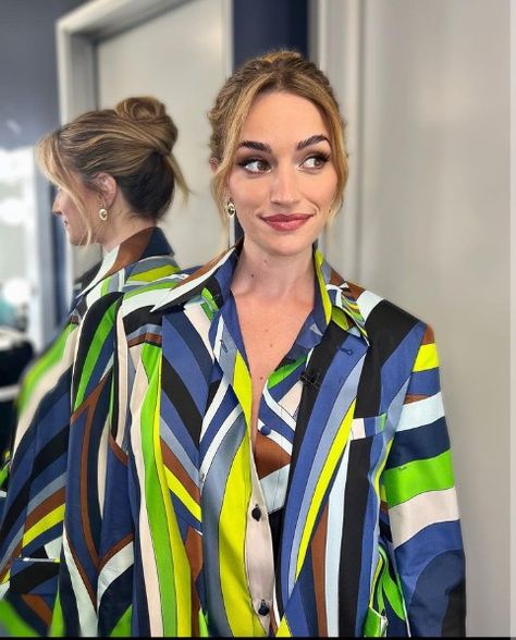 Brianne Howey, Diamond Face Shape, Creative Photoshoot Ideas, Diamond Face, Family Album, Face Claims, Face Shapes, Celebrity Crush, Character Inspiration