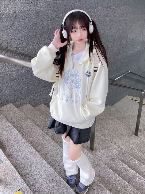 Kawaii Gamer Girl Outfit, Hoodie With Skirt, Girl Hoodie Outfit, Gamer Girl Outfit, Soft Girl Aesthetic Outfit, Gamer Fashion, Girl Korean, Tomboy Outfits, Korean Fashion Trends