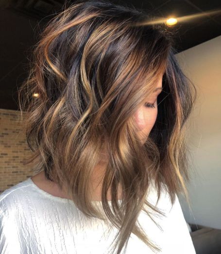 Long Brown Bob With Caramel Highlights Hi And Low Lights Brown Brunettes, Brunette Shag With Highlights, Black Lob, Brown Balayage Bob, Long Brown Bob, Rambut Brunette, Balayage Bob, Chocolate Brown Hair Color, Black Bob