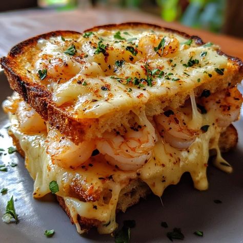 Garlic Bread Grilled Cheese, Crispy Garlic Bread, Shrimp Grilled, Baked Breads, Crispy Garlic, Breaded Shrimp, Cheesy Garlic Bread, Grilled Cheese Recipes, Homemade Cake