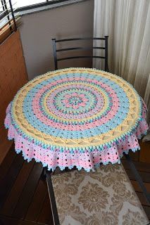 Tablecloth Mantel Redondo A Crochet, Taplak Meja Crochet, Fancy Table, Crochet Socks Pattern, Crochet Tablecloth Pattern, شال كروشيه, Crochet Table Runner Pattern, Crochet Cushion Cover, Decor Crochet