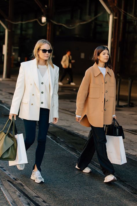 Our Favorite 23 Street Style Outfits From Sydney Fashion Week Resort 2022 Shows Street Style 2022, Sydney Fashion Week, Casual Chic Outfits, Australia Fashion, Stylish Winter Outfits, Outfits 2022, Spring Fashion Trends, Casual Chic Outfit, Cute Fall Outfits