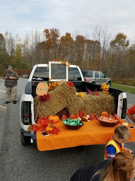 Farm Trunk Or Treat Ideas For Trucks, Farmer Trunk Or Treat, Trunk Or Treat Truck Bed Ideas, Truck Or Treat Ideas For Truck Beds, Fall Trunk Or Treat Ideas, Easy Trunk Or Treat Ideas For Trucks, Truck Bed Trunk Or Treat Ideas, Pick Up Truck Trunk Or Treat Ideas, Trunk Or Treat Ideas For Trucks Bed Easy