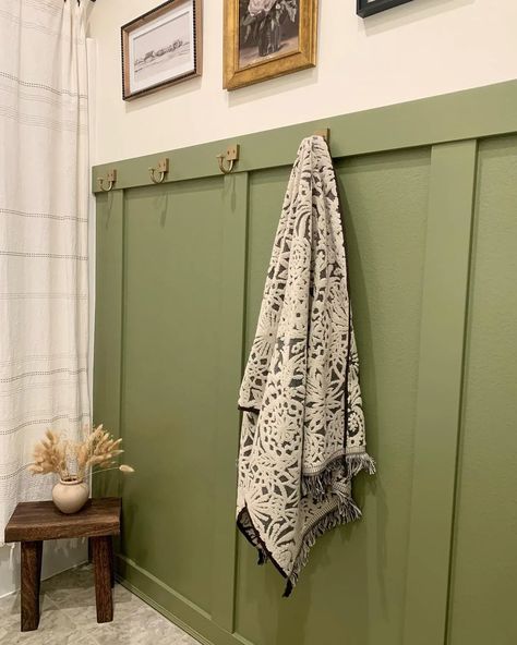 Sherwin Williams Avocado SW 2861 bathroom Sherwin Williams Broccoflower, Cool Avocado Sherwin Williams, Cucuzza Verde Sherwin Williams, Avocado Sherwin Williams, Dill Sherwin Williams, Sherwin Williams Avocado, Avocado Paint, Avocado Green Bathroom, Green Onyx Sherwin Williams