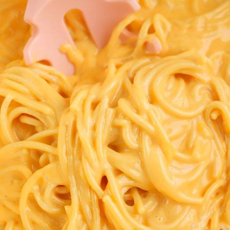 Cheesy Spaghetti Pioneer Woman Cheesy Spaghetti, Pioneer Woman Spaghetti Mac And Cheese, Baked Cheese Spaghetti Recipe, Easy Cheesy Spaghetti, Spagetti Noodle Mac And Cheese, Cheesy Spaghetti Casserole, Spaghetti With Cheese Sauce, Spaghetti And Cheese Recipe, Spaghetti Images