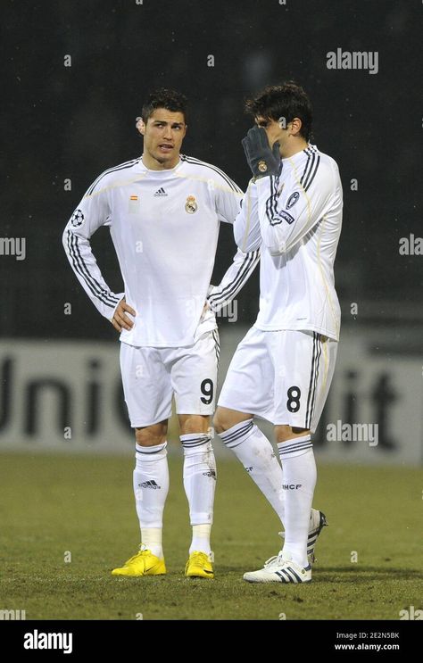 Download this stock image: Real Madrid's Kaka and Cristiano Ronaldo during Champions League 1/8 Final soccer match, Lyon vs Real Madrid in Lyon, France on February 16, 2010. Olympique Lyonnais won 1-0. Photo by Henri Szwarc/ABACAPRESS.COM - 2E2N5BK from Alamy's library of millions of high resolution stock photos, illustrations and vectors. Kaka And Ronaldo, Ronaldo And Kaka, Kaka Real Madrid, Ronaldo Haircut, Cr7 Portugal, Handsome Football Players, Cr7 Football, Ricardo Kaka, League 1