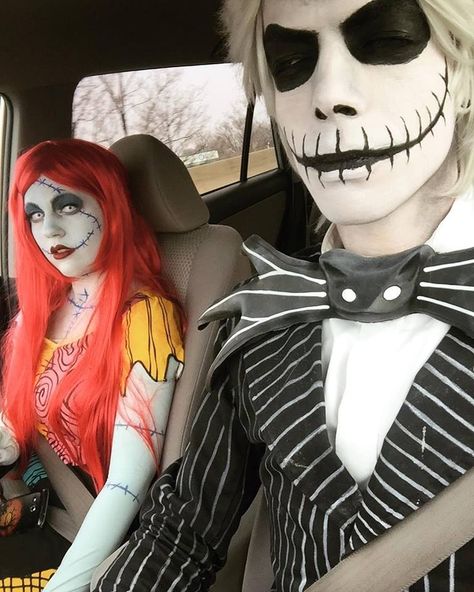 jack and Sally cosplay by instagram.com/strangebats/ #cosplayclass #cosplay Jack And Sally Costumes, Jack Skellington Cosplay, Nightmare Before Christmas Costume, Sally Costume, Cute Halloween Makeup, Halloween Mantle, Sally Nightmare Before Christmas, Cute Couple Halloween Costumes, Halloween Makeup Inspiration