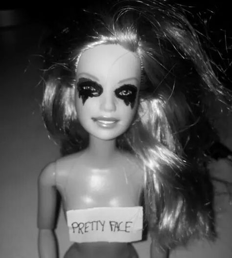 grunge doll Doll Aesthetic, Alice Cooper, Photoshoot Concept, Barbie Collection, Barbie Dolls, Halloween Face Makeup, Clip Art, Dolls, Halloween