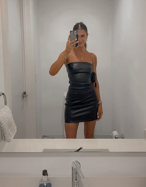 Bandeau Dress Aesthetic, Black Leather Mini Skirt Outfit Party, Black Leather Tube Dress, Short Tube Dress Outfit, Black Leather Strapless Dress, Tube Black Dress Outfit, Mini Black Leather Dress, Black Leather Mini Dress Outfit, Leather Tube Dress Outfit