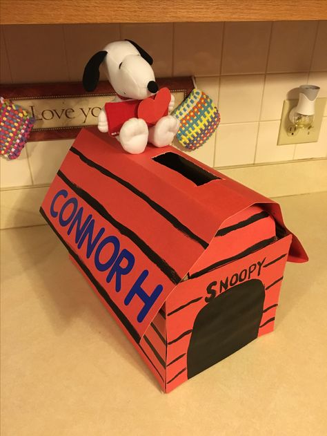 Connor's Snoopy Valentine's box Snoopy Valentine Box Ideas, Shoe Box Valentine Boxes, Creative Valentine Boxes For Boys, Charlie Brown Valentine, Unique Valentine Box Ideas, Snoopy Valentine's Day, Creative Valentines Day Ideas, Valentine Boxes For School, Snoopy Valentine