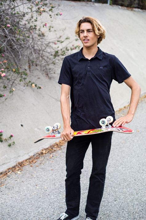 Curren Caples Curren Caples, Surf Style Men, Brown Hair Boy, Surfer Look, Surfer Hair, Surfer Boys, Boys Hair, Men Haircut Styles, Surf Style