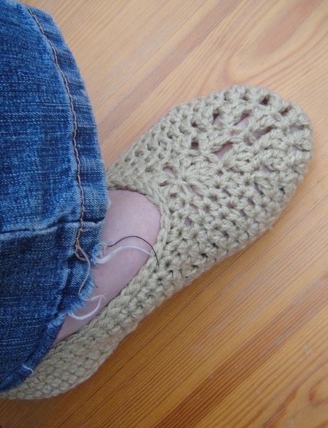 Chrochet Slippers, Crochet Slippers Pattern, Crochet Ballet, Diy Crochet Slippers, Crocheted Slippers, Slipper Pattern, Easy Crochet Slippers, Crochet Slipper, Fast Crochet