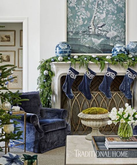 4 Holiday Colour Trends that You'll Want to Keep All Year Chinoiserie Christmas, Blue Christmas Decor, Blue And White Chinoiserie, Blue White Decor, Gold Christmas Decorations, Christmas Mantel Decorations, Christmas Interiors, Themed Christmas, White Christmas Decor