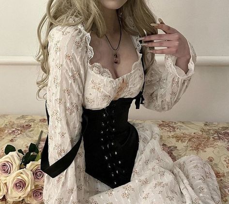 Profile Love, Vampire Clothes, Fest Outfits, Corset Outfit, Belt For Women, Victorian Clothing, Elastic Belt, Style Outfits, Aesthetic Fashion