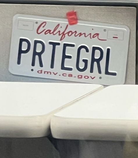 Cute License Plates, Cute License Plate Ideas Girly, Car Plate Aesthetic, Car Plates Ideas, Cool License Plates Ideas, Car Tags Ideas Plates, Girly License Plate Ideas, Licence Plate Ideas, Cute License Plate Ideas