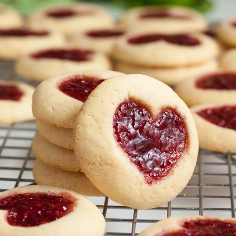 Perfectly soft and buttery little heart-shaped jam thumbprint cookies. Heart Jam Cookies, Heart Cookies Recipe, Cookies Heart, Jam Thumbprint Cookies, Jelly Cookies, Valentines Baking, Thumbprint Cookies Recipe, Jam Cookies, Shaped Cookies