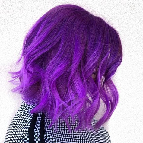 Ombré Summer Hair Style, Bright Purple Hair, Violet Hair Colors, Lavender Hair Colors, Hair Colour Design, Pulp Riot Hair Color, Messy Bob Hairstyles, Hair Color Unique, Violet Hair