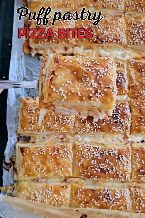 puff pastry pizza bites Puff Pizza, Pizza Bites Recipe, Puff Pastry Recipes Appetizers, Puff Pastry Pizza, Savory Snack Recipes, Pastry Pizza, Pizza Pastry, Puff Recipe, Yummy Meals