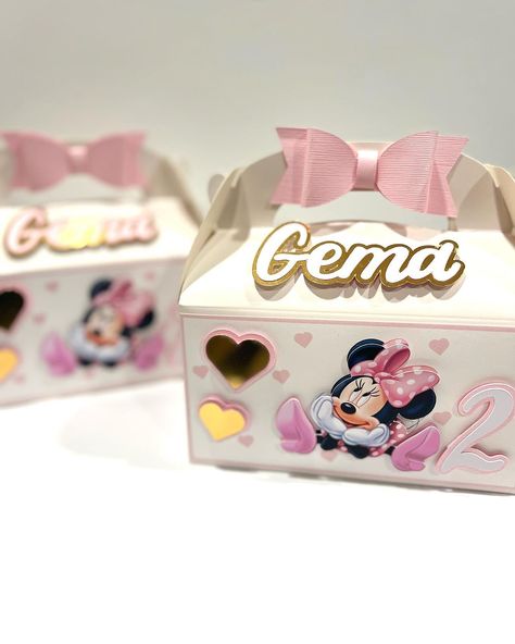 Minnie Mouse gable boxes. Our boxes are a perfect addition to those party decorations and also fit so many fun and yummy snacks…… | Instagram Moana Themed Party, Mini Mouse, Gable Boxes, Minnie Party, Minnie Birthday, Minnie Mouse Party, Party Packs, Treat Boxes, Yummy Snacks