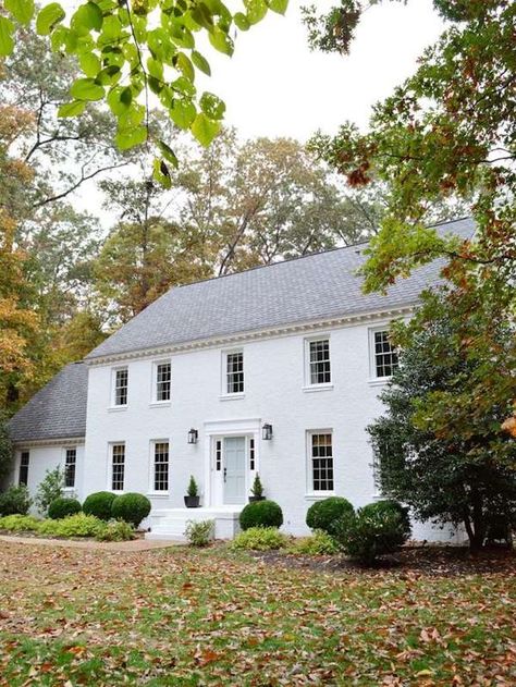 Painting Exterior of Colonial Home - 8 Home Exterior Makeovers That Prove the Power of Paint Traditional Brick Home, Brick Exteriors, Best White Paint Colors, Paint Brick, Painted Brick Exteriors, Colonial House Exteriors, Amazing Interiors, Painted Brick House, Best White Paint