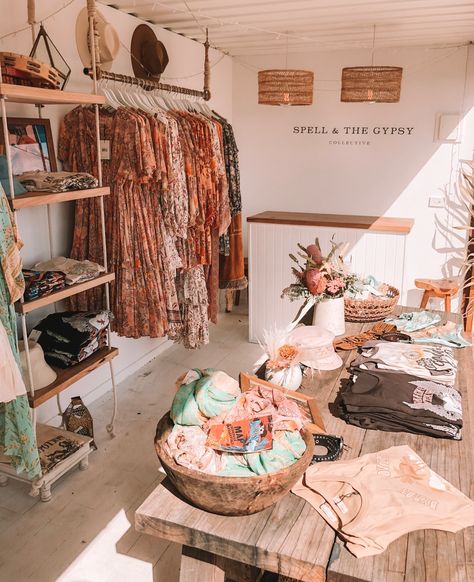 Boho Retail Space, Sun Spell, Storefront Ideas, Boutique Store Displays, Boho Store, Retail Store Interior Design, Bohemian Boutique, Boutique Inspiration, Boho Space